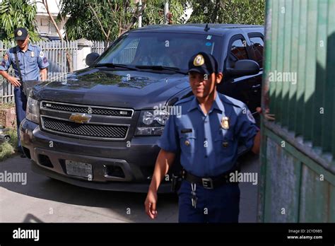 Cops, barricades secure Olongapo Hall of Justice for Pemberton .